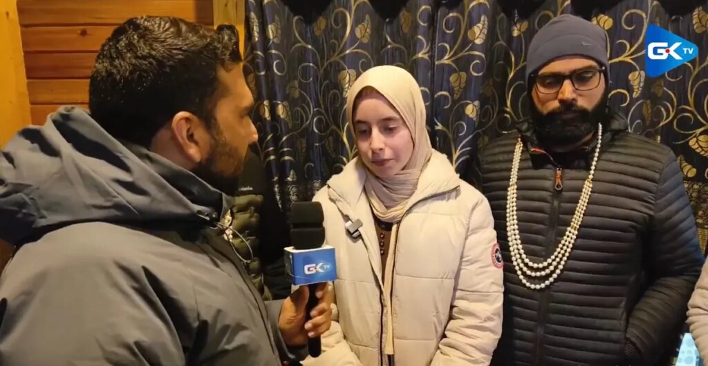 Striking a Balance: The Topper’s Guide to Technology and Book Reading in Kashmir Class 10